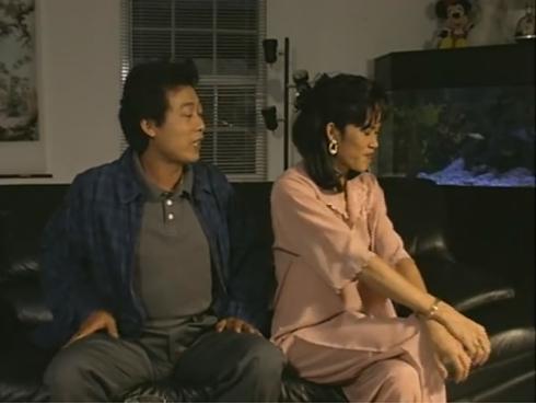 Clip: Có ai như Hoài Linh, tự tử không chết mà còn bị... mất quần-1