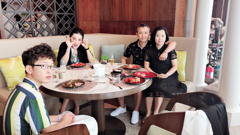 Thu Minh uốn éo phô diễn hình thể với bikini đen-7