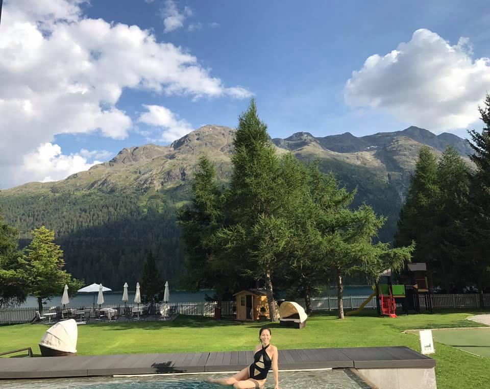 Thu Minh uốn éo phô diễn hình thể với bikini đen-1