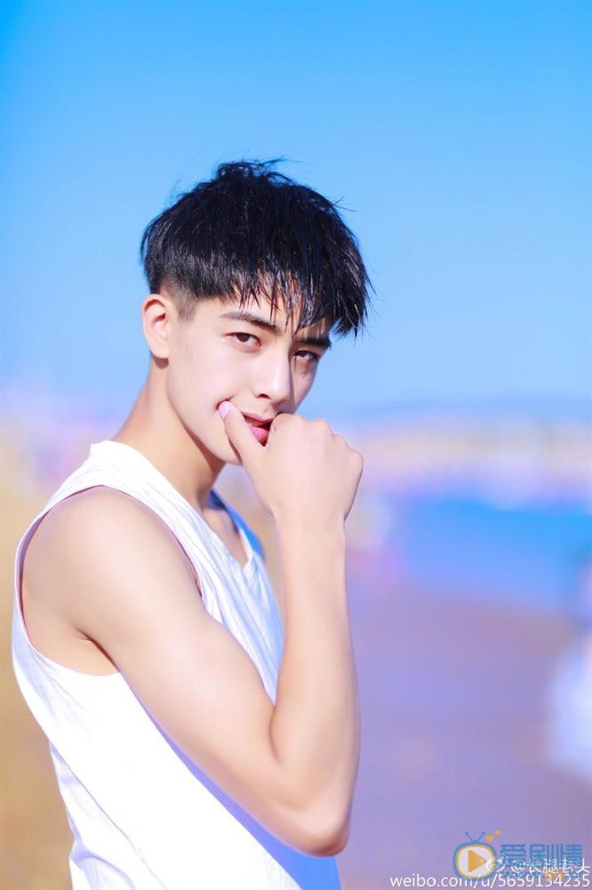 Tống Uy Long có gì hot mà được giao vai nam chính trong Chị Đẹp bản Trung?-2