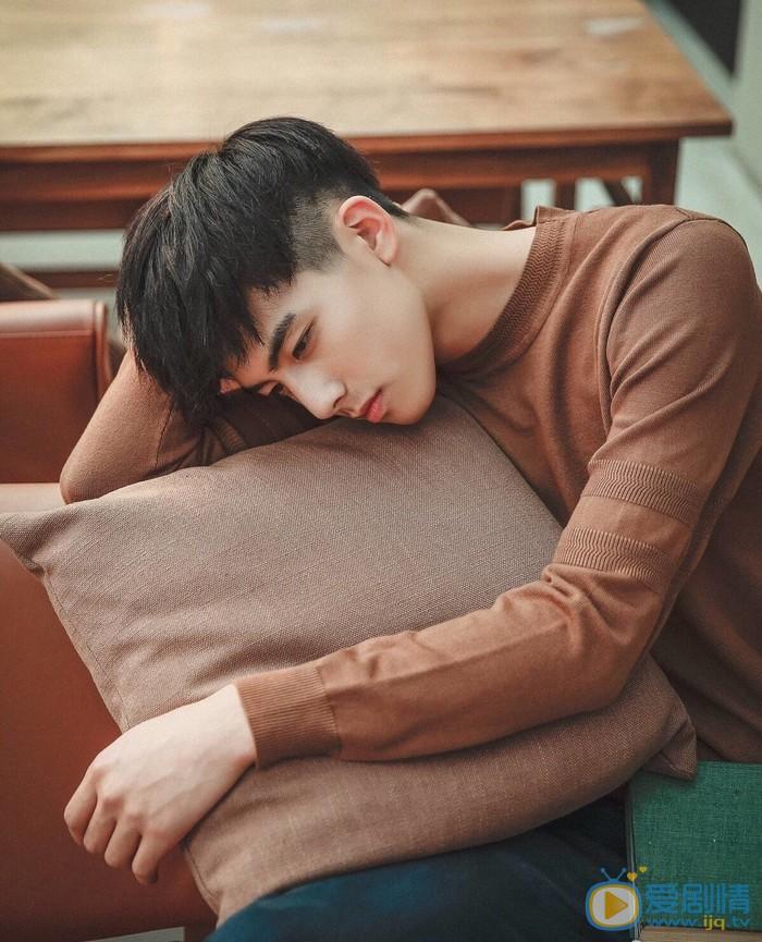 Tống Uy Long có gì hot mà được giao vai nam chính trong Chị Đẹp bản Trung?-5