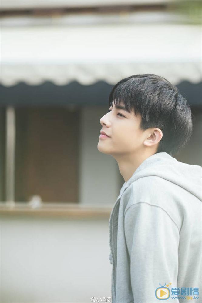 Tống Uy Long có gì hot mà được giao vai nam chính trong Chị Đẹp bản Trung?-9