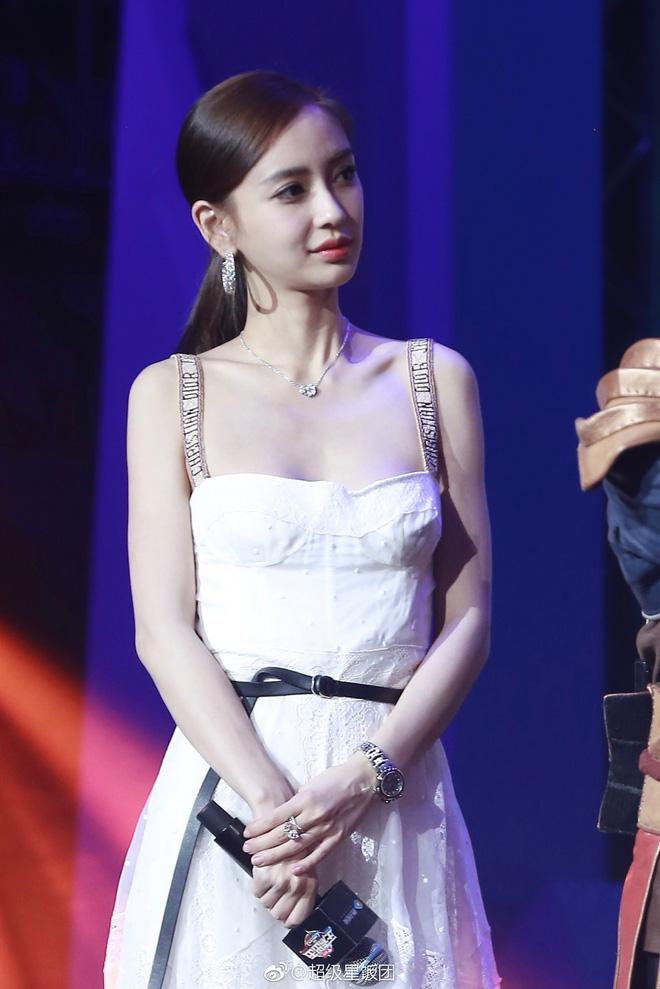 Mỹ nhân Việt lăng-xê đầm hai dây cúp ngực kén dáng: Người lên hương - kẻ thảm họa không ngờ-2