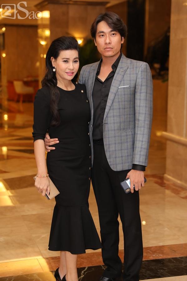 Dàn sao Việt tấp nập đến chúc mừng đám cưới con gái NSND Hồng Vân-24