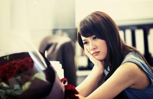 4 thói quen của các nàng khiến bạn trai chỉ muốn... phát điên-1