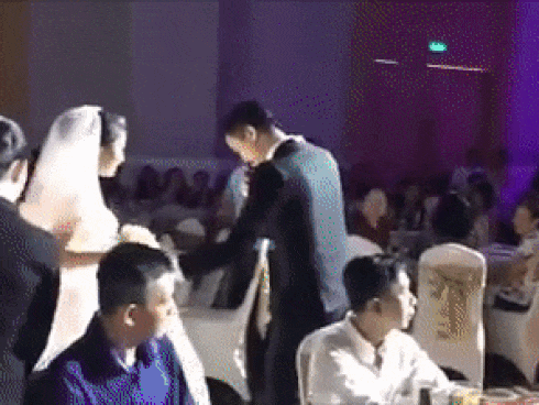 HƠN CẢ NGÔN TÌNH: Chú rể trút ngàn tâm sự vào bài hát tự sáng tác gửi tặng cô dâu trong ngày cưới