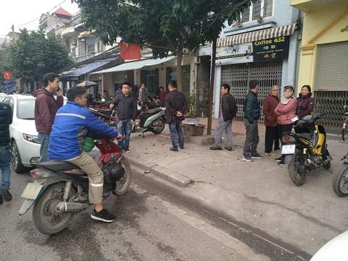 Cô gái cởi đồ nhảy múa giữa sông Tô Lịch: Buồn chuyện tình cảm?-2