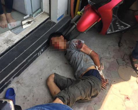 Cô gái cởi đồ nhảy múa giữa sông Tô Lịch: Buồn chuyện tình cảm?-3