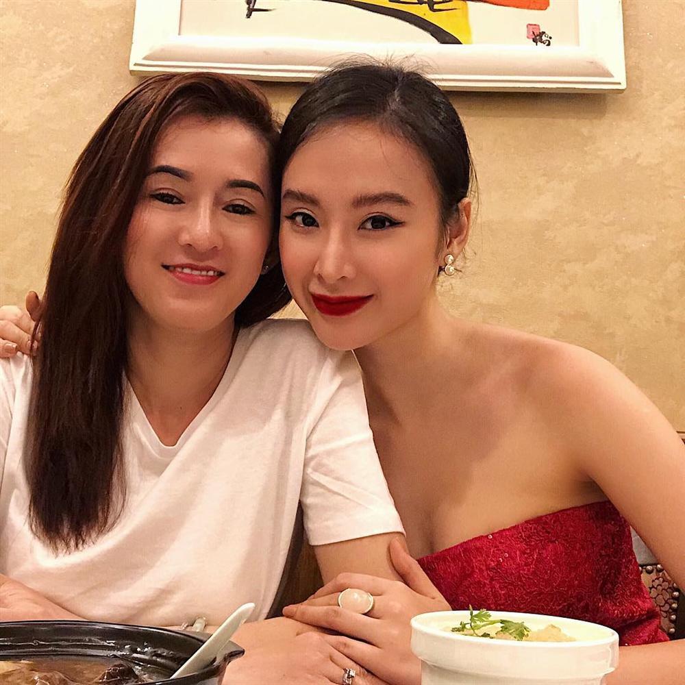 Mẹ đẻ Angela Phương Trinh được khen lão hóa ngược trẻ đẹp không kém con gái-1