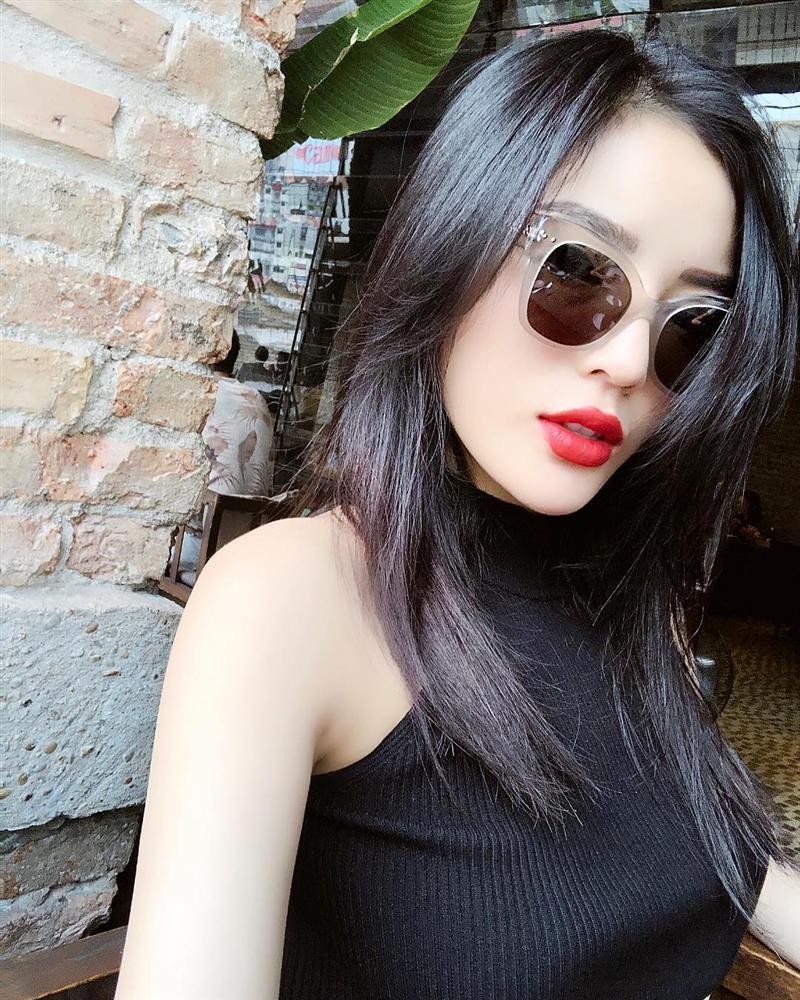 Mẹ đẻ Angela Phương Trinh được khen lão hóa ngược trẻ đẹp không kém con gái-8