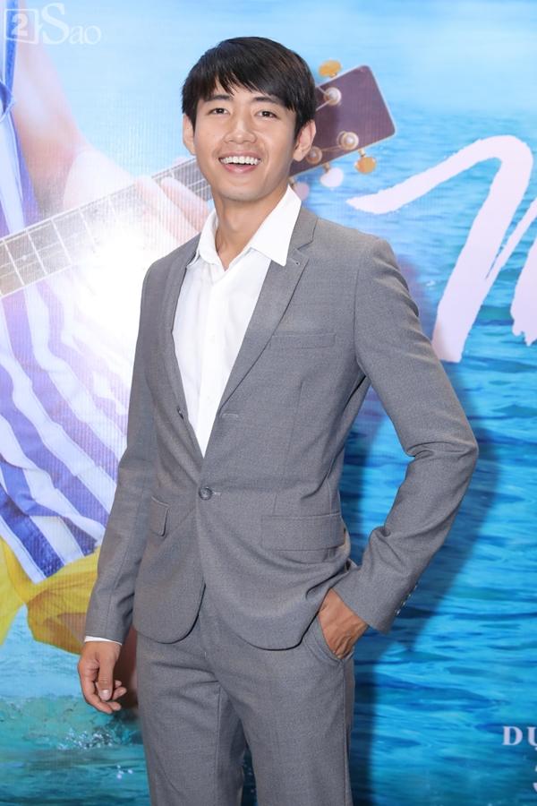 Minh Hằng hướng dẫn Phan Ngân đóng cảnh nóng với Isaac bằng bia rượu-12