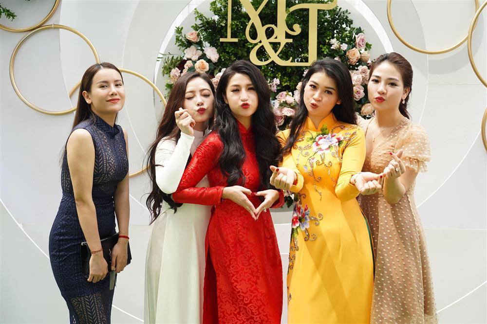 Ngắm trọn dàn trai xinh gái đẹp trong lễ ăn hỏi của Vân Navy-9