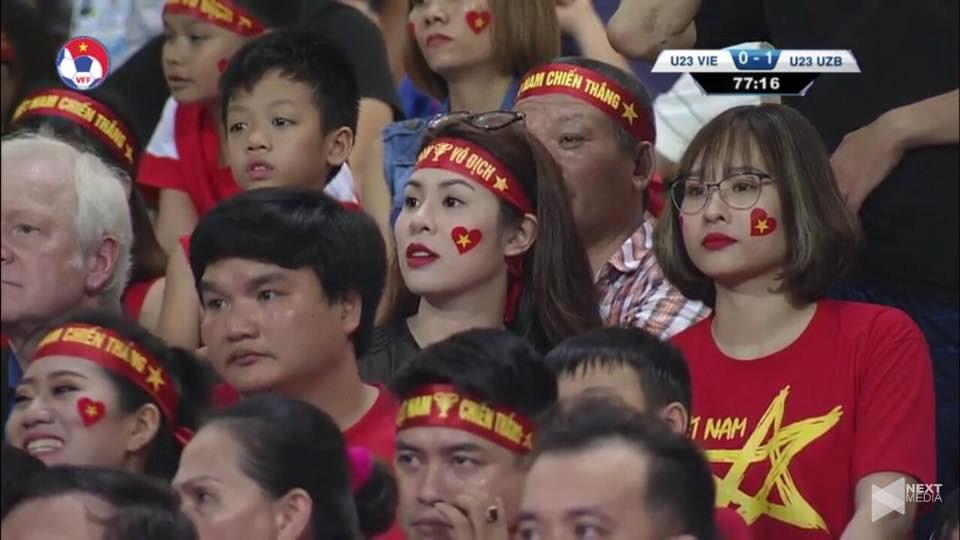 Hotgirl World Cup gây chú ý trong trận U23 Việt Nam - Uzbekistan-8