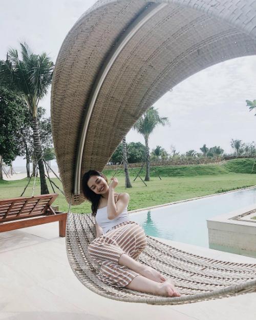 Mùa hè bung lụa ở khu nghỉ sang trọng của các hotgirl-5