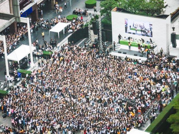 50.000 fan Thái xếp hàng dưới cái nắng chói chang: Ai nói sức hút của EXO hạ nhiệt?-2