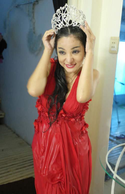 Gia nhập câu lạc bộ kiều nữ đội vương miện, Hồ Ngọc Hà lấn át chị em showbiz với vẻ đẹp quên sầu-13