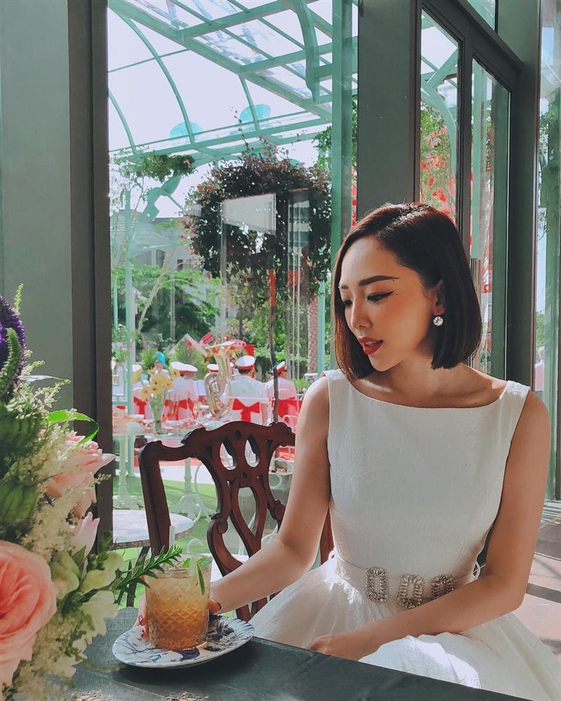 Tóc Tiên đẹp tuyệt vời trong màu trắng tinh khôi khi được Hoàng Touliver cầu hôn đêm qua-8