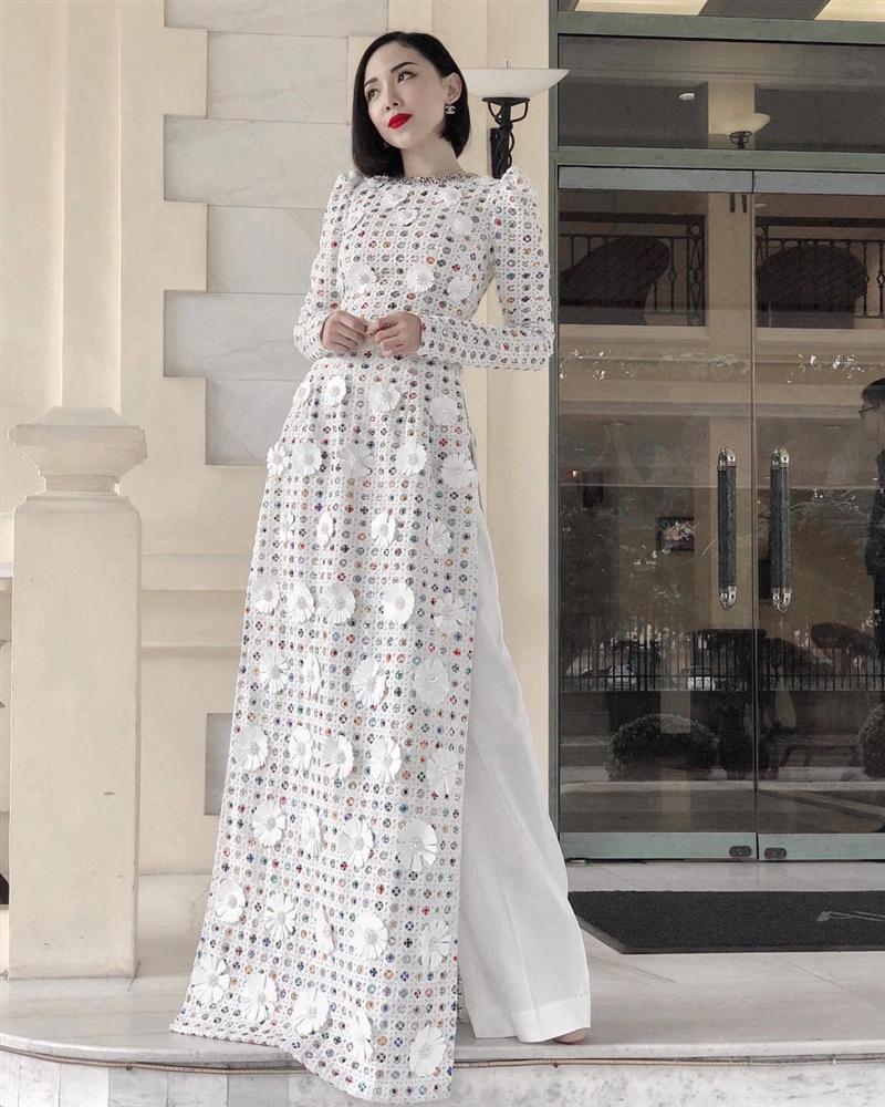 Tóc Tiên đẹp tuyệt vời trong màu trắng tinh khôi khi được Hoàng Touliver cầu hôn đêm qua-10