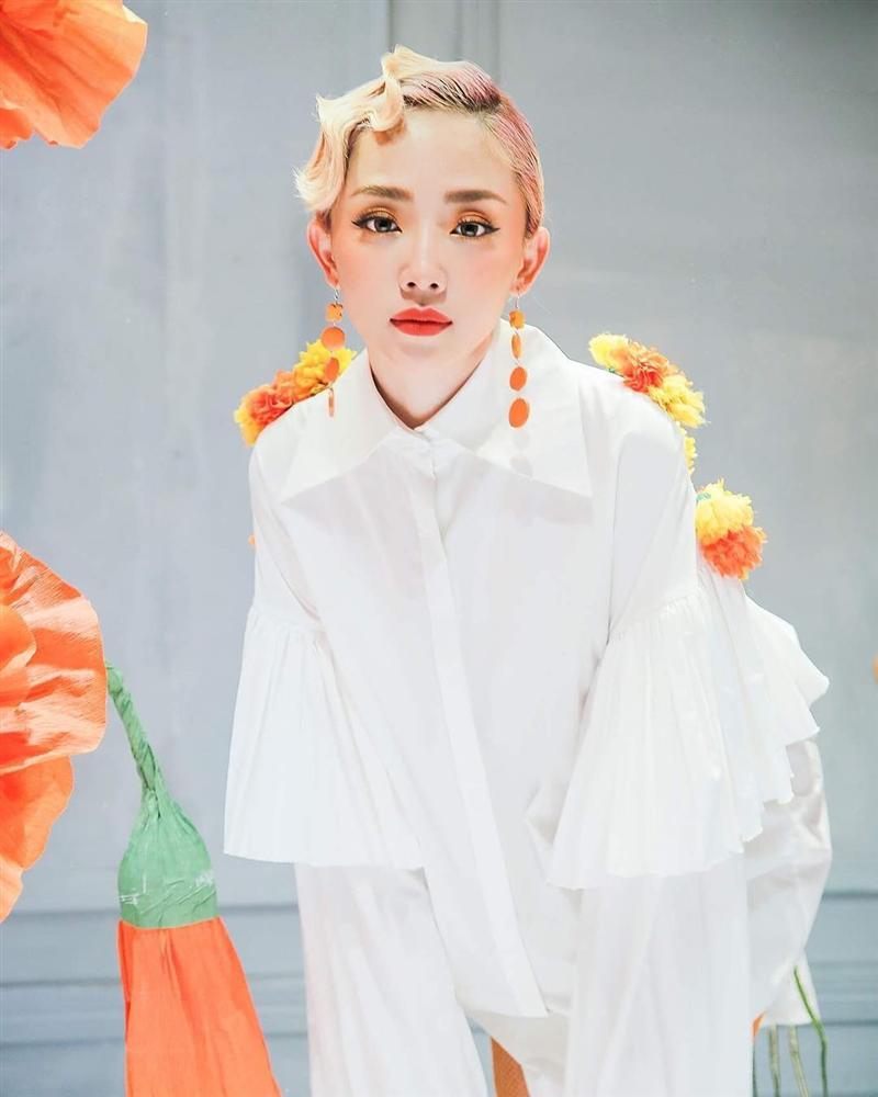 Tóc Tiên đẹp tuyệt vời trong màu trắng tinh khôi khi được Hoàng Touliver cầu hôn đêm qua-6