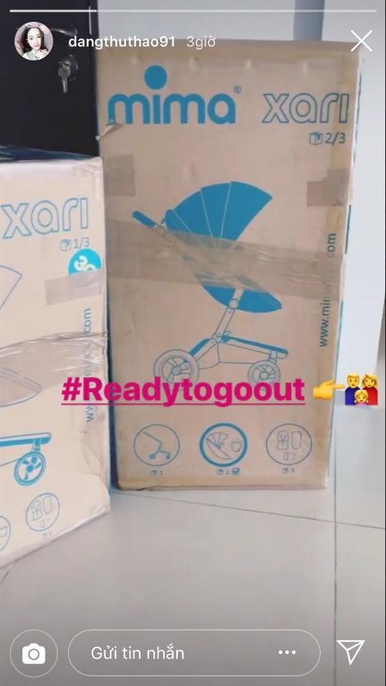 Hoa hậu Đặng Thu Thảo sắm xe đẩy trị giá 40 triệu đồng cho con gái đầu lòng-5