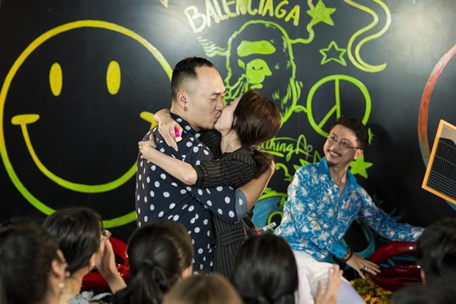 Dân mạng sốt rét với clip vợ chồng Thu Trang - Tiến Luật nổ tung tranh cãi ngay sau buổi offline tình tứ-3