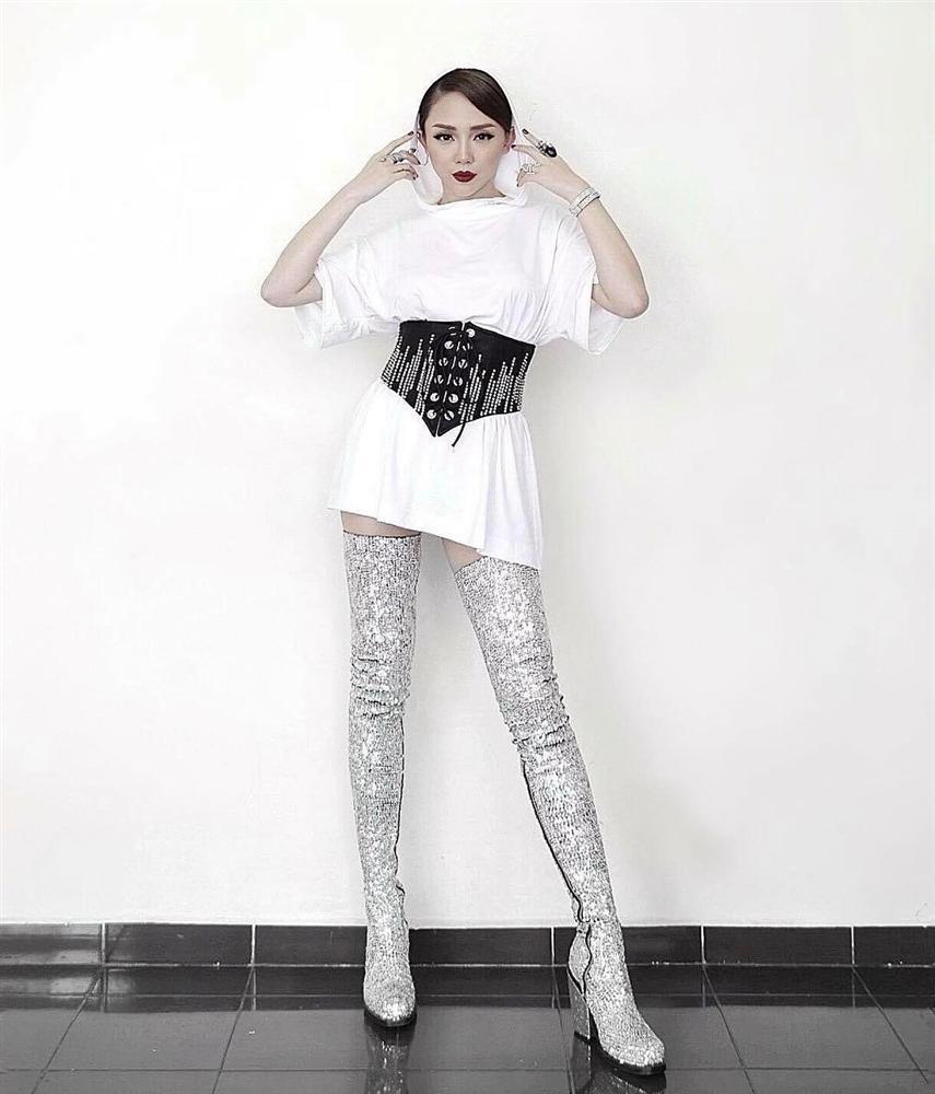 Tóc Tiên xứng danh chúa tể những đôi thigh-high boots độc - dị-11