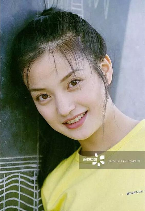 Hoàn Châu Cách Cách lên sóng, én nhỏ Triệu Vy lại nổi rần rần nhờ nhan sắc 20 năm vẫn đẹp-1