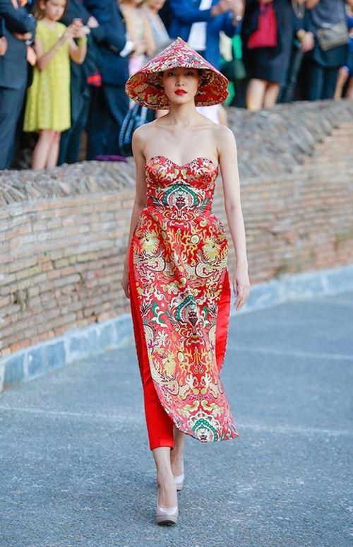 Áo dài Việt lai áo tắm, cúp ngực, hở lưng: Phản cảm, lố lăng?-1