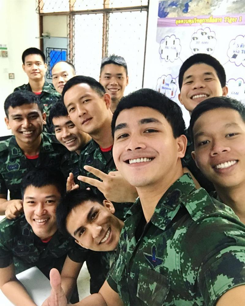 Chàng sĩ quan 9X đẹp trai được ví như đại uý Yoo phiên bản thực-5