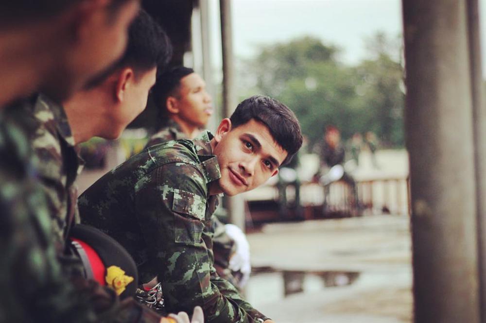 Chàng sĩ quan 9X đẹp trai được ví như đại uý Yoo phiên bản thực-7