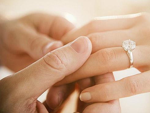 Phạm phải những điều 'đại kỵ' này khi đeo nhẫn cưới, vợ chồng lục đục, nghèo túng cả một kiếp