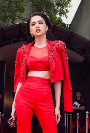 Hoa hậu Hương Giang chuộng đồ khoe eo 56cm có đẹp bằng Ngọc Trinh?-3