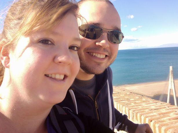 Tưởng nhận được bộ hình cưới đẹp lung linh, cặp đôi ngỡ ngàng khi nhận về toàn ảnh xôi thịt-1