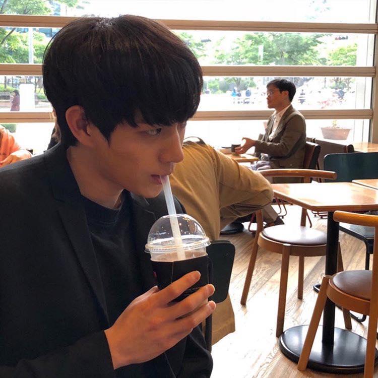 Mỹ nam 9x xứ Hàn sở hữu gương mặt đẹp tựa thánh sống Kang Dong Won-9