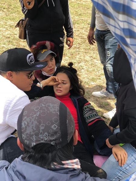 Mải mê quay phim, Yaya Trương Nhi bị ngựa quật ngã dẫn đến chấn thương-5