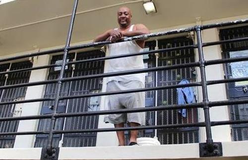 Dịch vụ lạ hút khách siêu giàu: Chi tiền triệu để được...ngồi tù-2