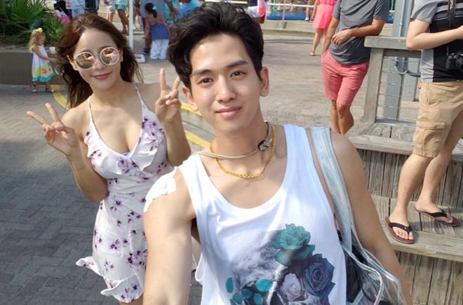 Ca sĩ U50 cưới chồng 29 tuổi: Gia đình chú rể gượng gạo gặp dâu mới-3