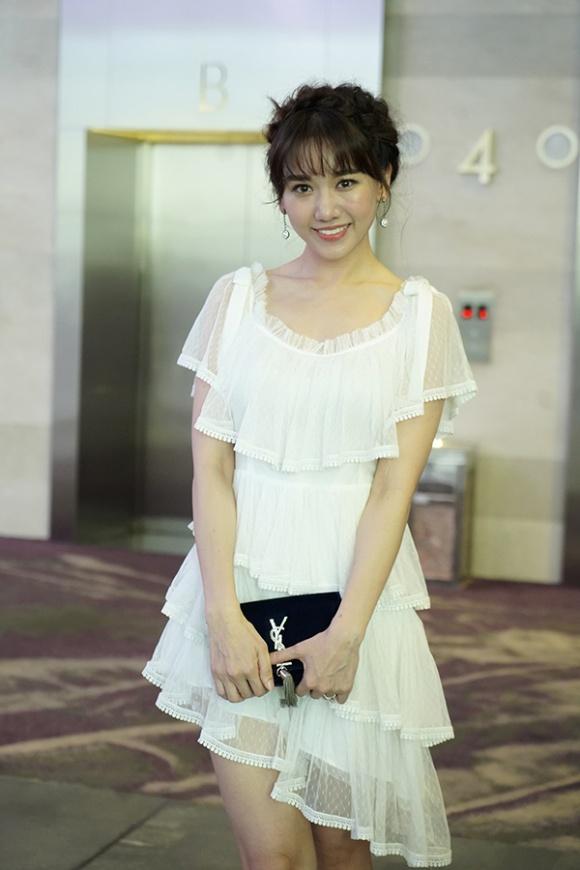 Lần thứ 2 lộ miếng dán ngực kém duyên, Đỗ Mỹ Linh đứng đầu TOP SAO MẶC XẤU tuần qua-7