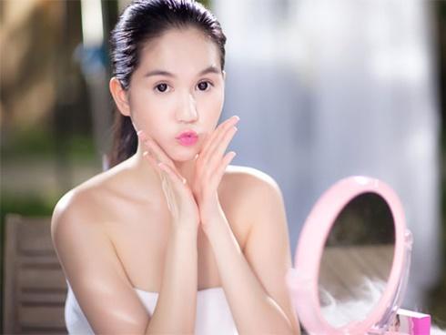 Ngọc Trinh bật mí tips make-up hoàn hảo từ A-Z trong 5 phút