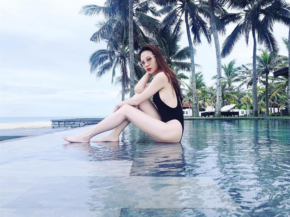 Đàm Thu Trang khoe vóc dáng nuột nà với bikini-1