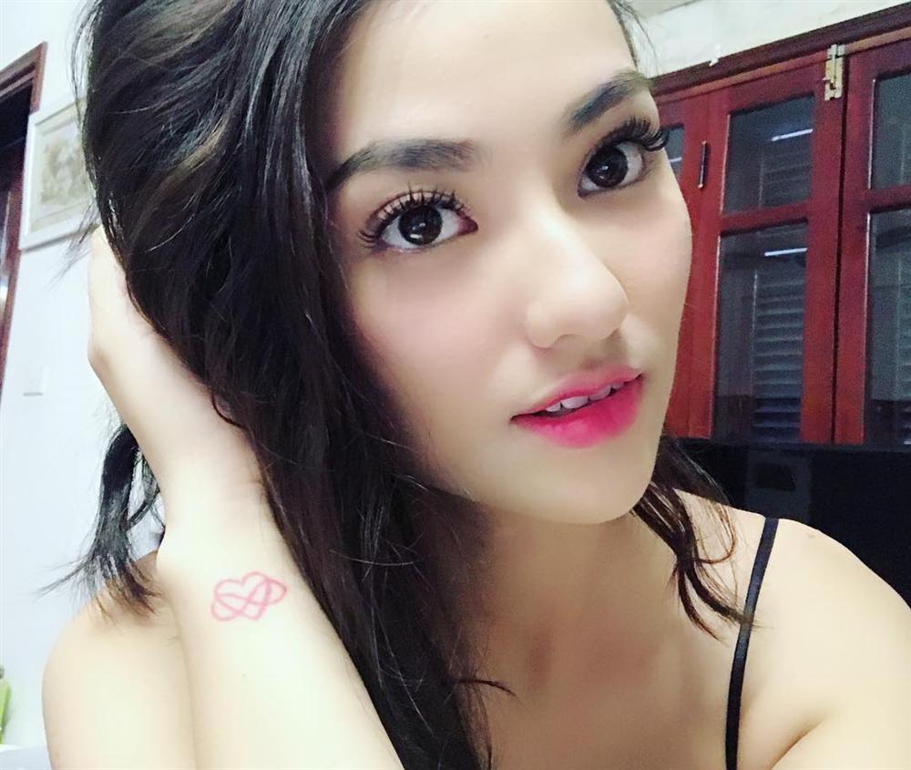 Đàm Thu Trang khoe vóc dáng nuột nà với bikini-4