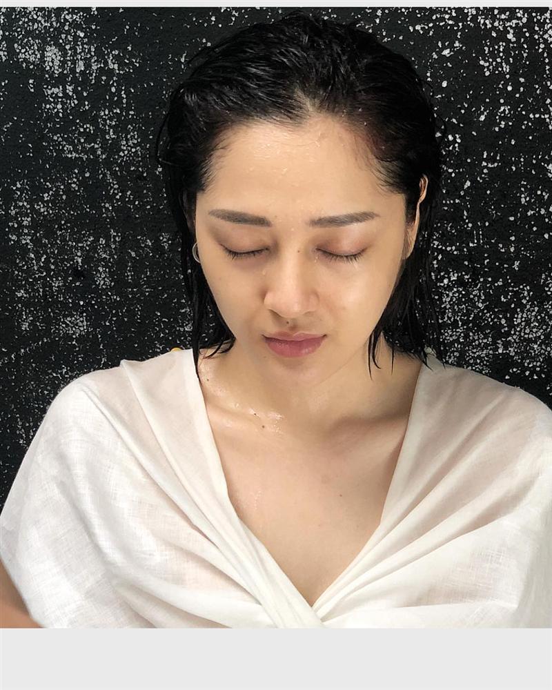 Đàm Thu Trang khoe vóc dáng nuột nà với bikini-6