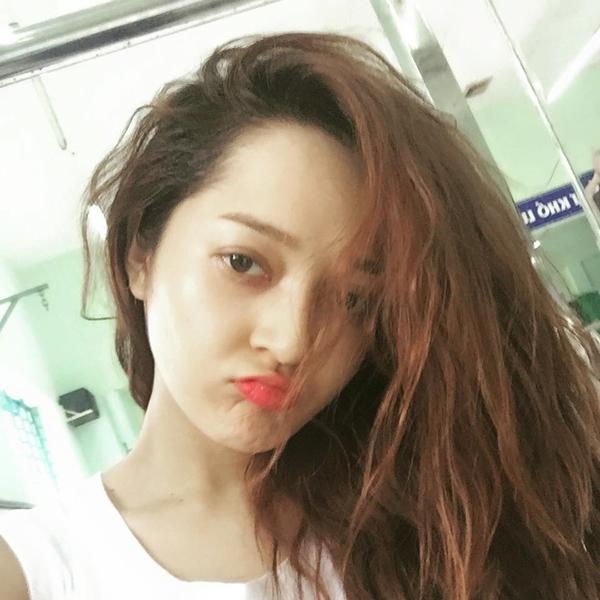 Cưng không chịu nổi muôn kiểu phồng má chu môi tự sướng của các sao Việt-13