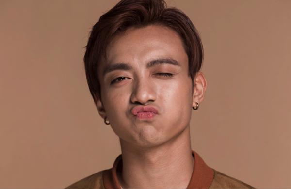 Cưng không chịu nổi muôn kiểu phồng má chu môi tự sướng của các sao Việt-10