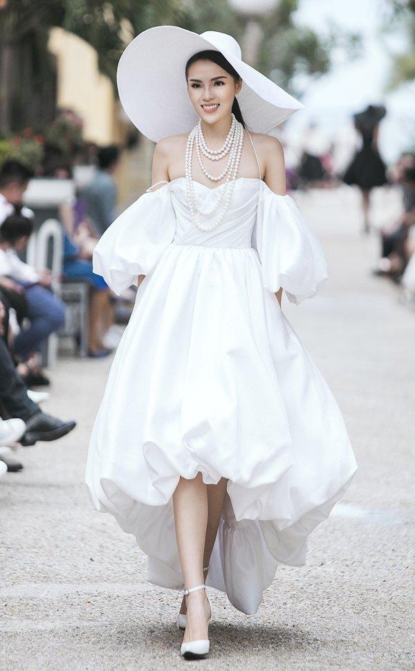 Trước khi cầm trịch ở Siêu Mẫu Việt Nam, Kỳ Duyên đã khiến dân tình ngả mũ với danh xưng Nữ hoàng vedette-2