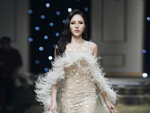 Trước khi cầm trịch ở Siêu Mẫu Việt Nam, Kỳ Duyên đã khiến dân tình 'ngả mũ' với danh xưng 'Nữ hoàng vedette'