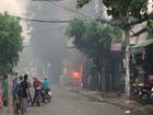 Cháy bãi xe gần sân bay Tân Sơn Nhất, nhiều ôtô bị thiêu rụi