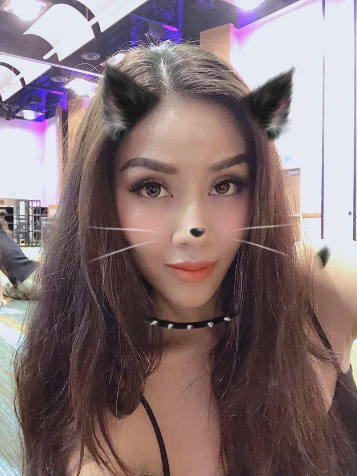 Hồ Ngọc Hà khoe body cực nuột với áo tắm vàng hot trend-6