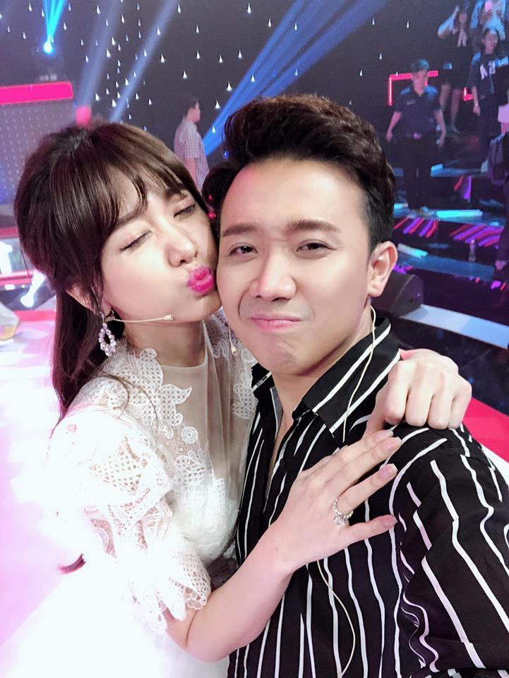 Hồ Ngọc Hà khoe body cực nuột với áo tắm vàng hot trend-9