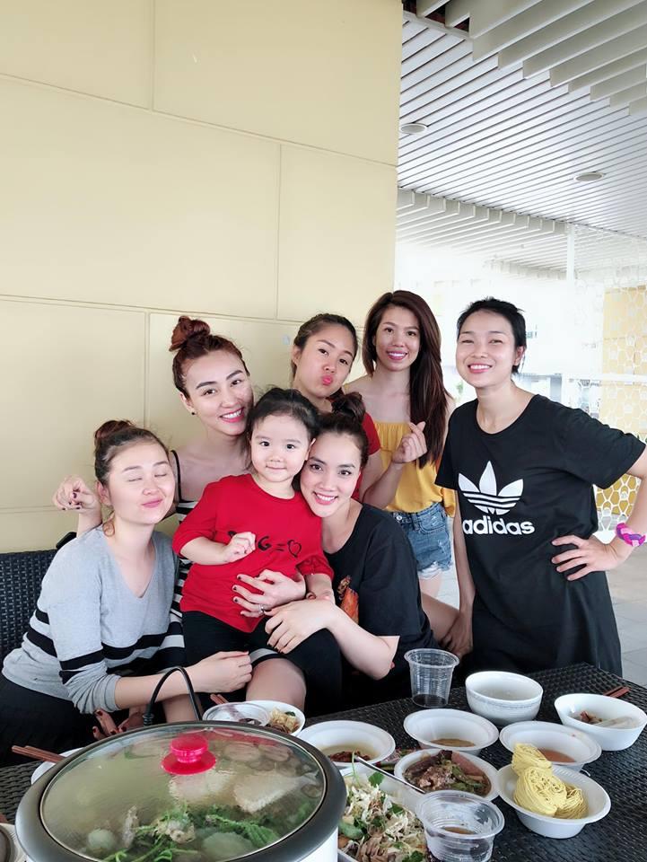 Hồ Ngọc Hà khoe body cực nuột với áo tắm vàng hot trend-10